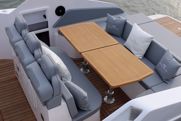 Aurea Yachts 30 Cabin White 2019 - tavolo 1